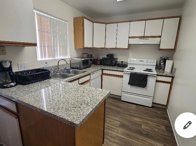 Building Photo - 0 Kent St