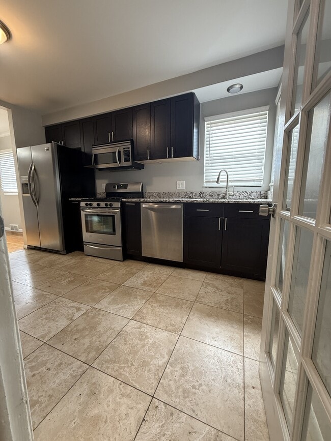 Building Photo - 3746 Jarvis Ave