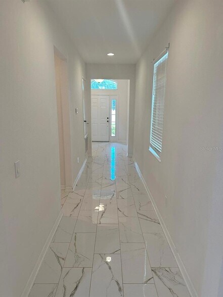 Foto del edificio - 8247 Bayliss Ct
