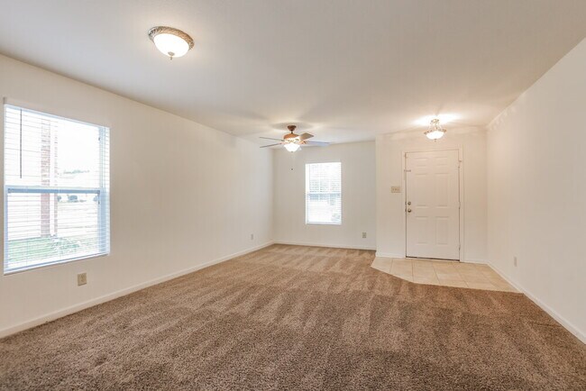 Foto del edificio - 14215 Luscombe Farm Rd