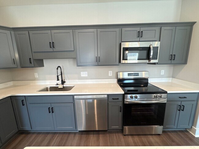 Foto del edificio - Newer End-Unit Townhome in Gated 11 South Community