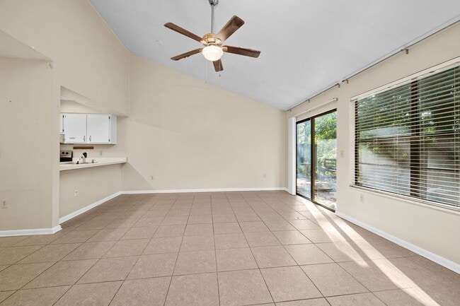 Foto del edificio - Spacious 3/2 Townhome in Highly Sought-After Marchwood – Available Now!