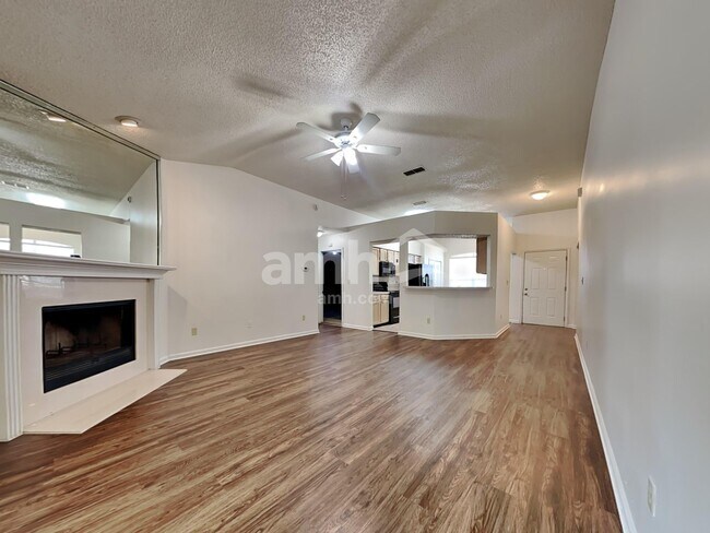Building Photo - 13054 Staffordshire Dr S