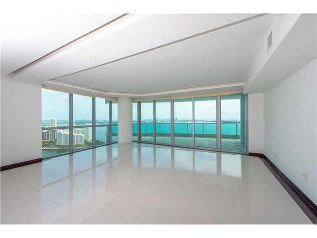 Building Photo - 1331 Brickell Bay Dr