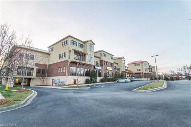 Foto del edificio - Beautiful Condo-Downtown Hendersonville, NC