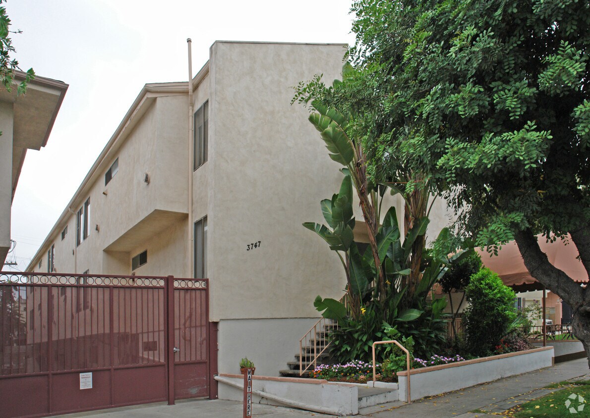 Foto del edificio - 3747 Watseka Ave