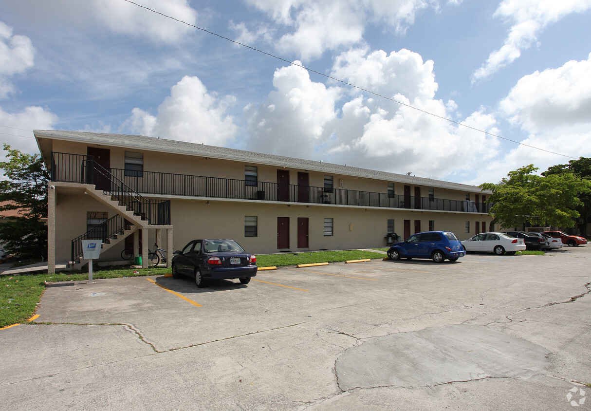 Primary Photo - Pompano Terrace I & II