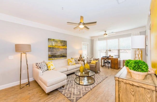 Building Photo - Palisades at Paris Mountain I & II