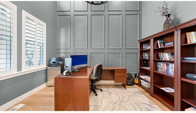 Ample Office Area - 897 N Main St
