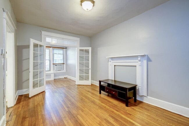 Main Floor - Family Room - 237 11th ST SE
