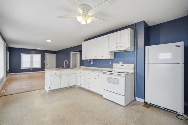 Building Photo - 882 Liberty St