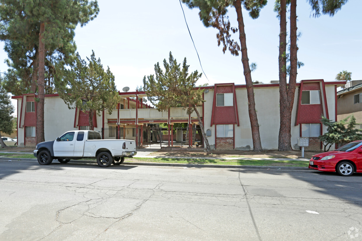 Building Photo - 4486 E Sierra Madre Ave