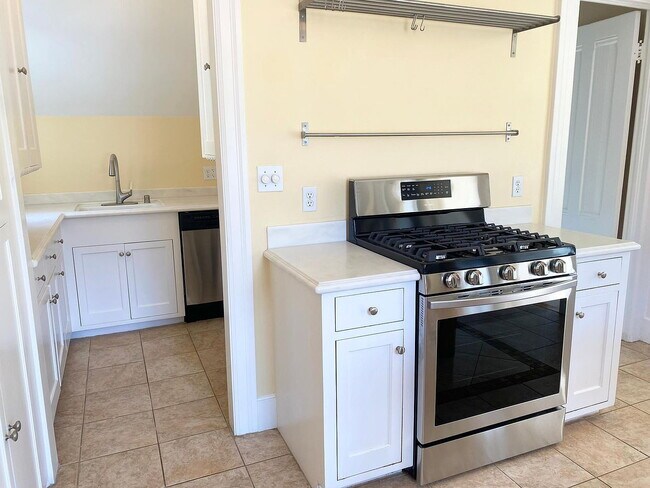 Foto del edificio - 225 Roosevelt Way