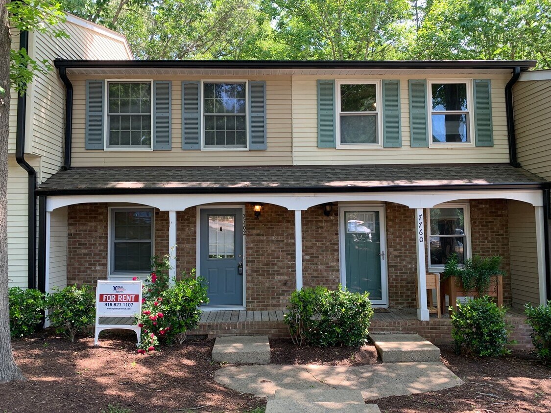 Foto principal - Renovated Raleigh Townhome Conveniently Lo...