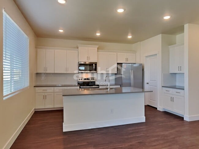 Building Photo - 1405 Alderleaf Ave