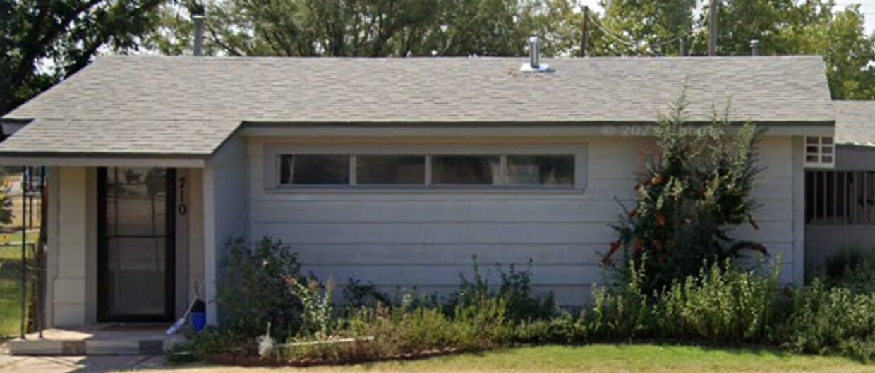 Primary Photo - RE 710 12th Street
