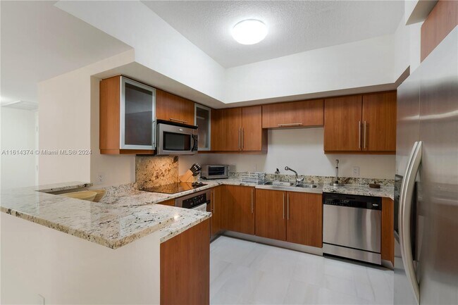 Foto del edificio - 888 Douglas Rd