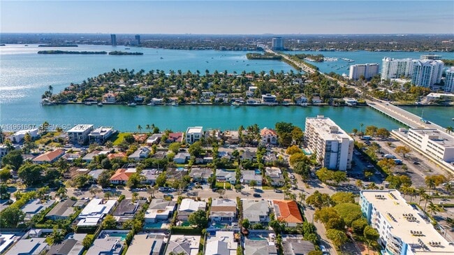 Foto del edificio - 7548 Adventure Ave