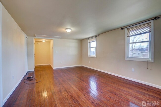 Building Photo - 2102 Woodbridge Ave