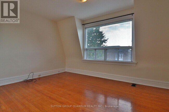 Photo du bâtiment - 881 Lansdowne Ave