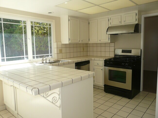 Building Photo - Radiant 3 bedroom 2 bathroom home in San Jose