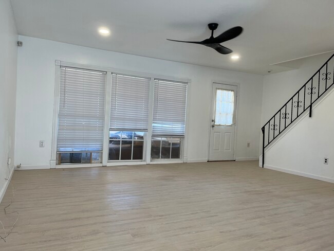 Building Photo - 65 Peacock Ln