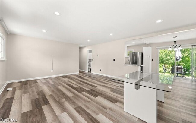 Foto del edificio - 794 Robinhood Dr