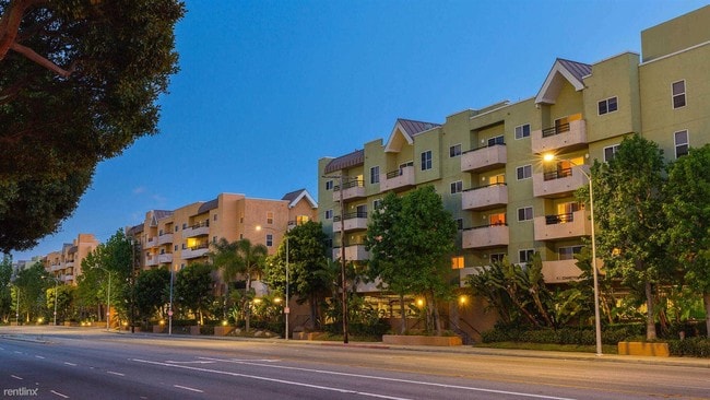 Building Photo - 9400 La Tijera Blvd