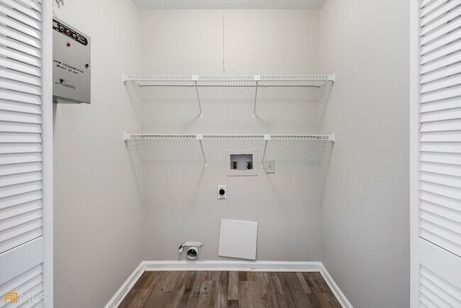 Foto del edificio - 4042 Sugar Mill Dr