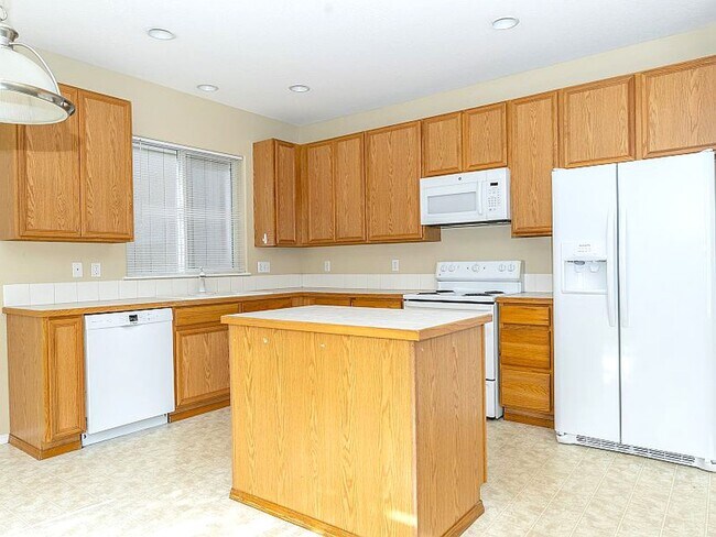 Building Photo - 176 SE 43rd Ave