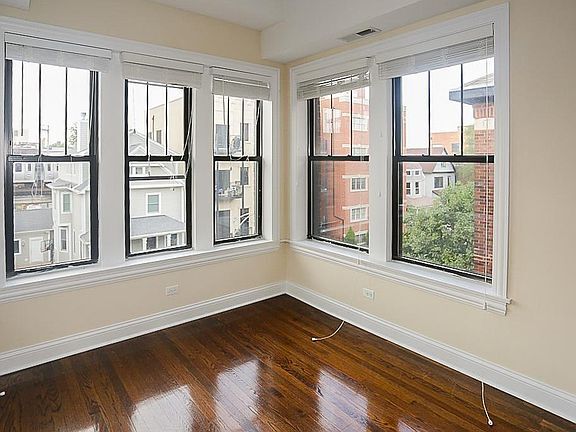 Foto del edificio - 3709 N Wilton Ave