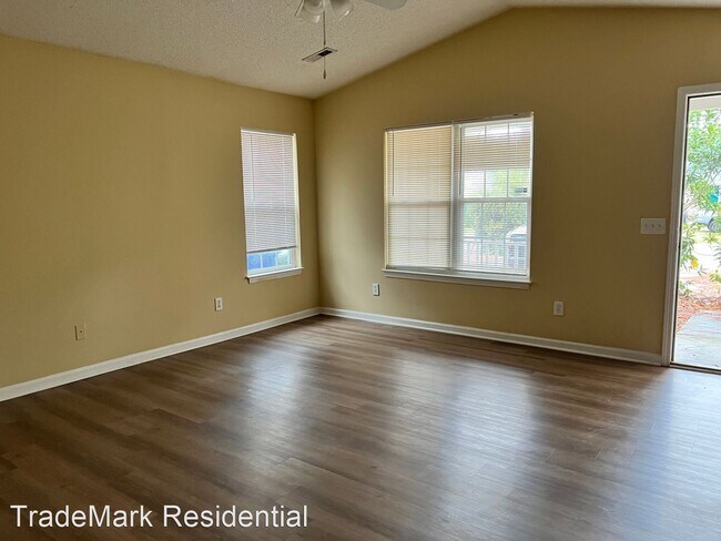 Foto del edificio - 3 br, 2 bath House - 216 CHARTER DRIVE