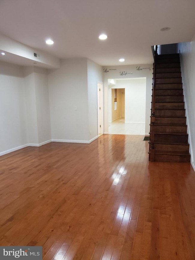 Building Photo - 1221 S 49th St