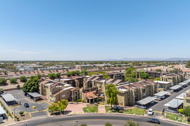 Foto del edificio - Circle Tree Condominiums