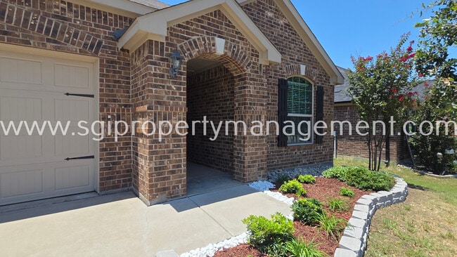 Photo - 942 Primrose Dr House