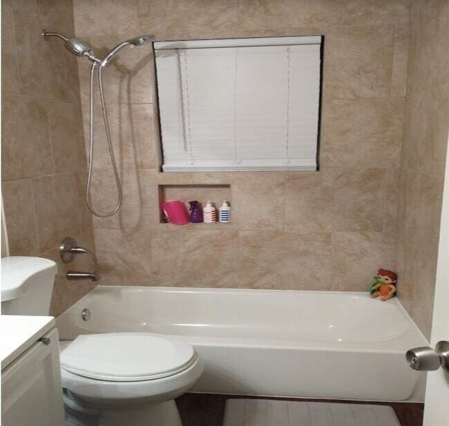 Foto del edificio - 7302 Cardinal Cir