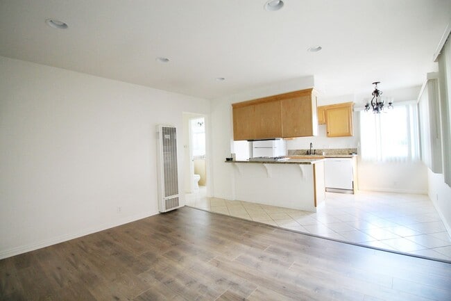 Building Photo - 1126 Cypress Ave