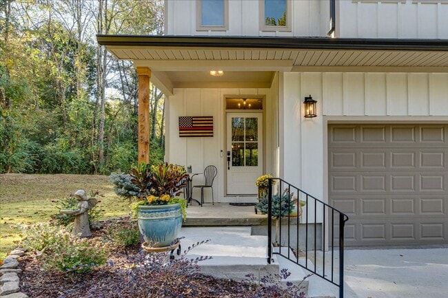 Building Photo - Brand New North Shore Home!