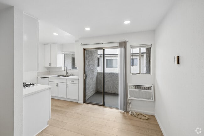 1BR, 1BA - 900SF - Dining Room - Warner Manor Apartments