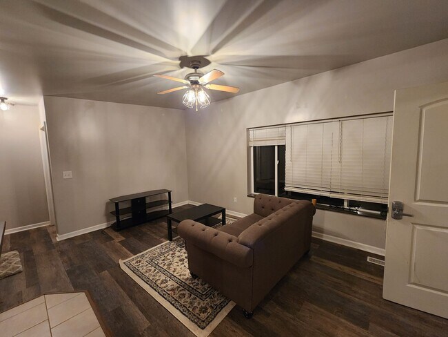 Foto del edificio - 671 W Clark Rd