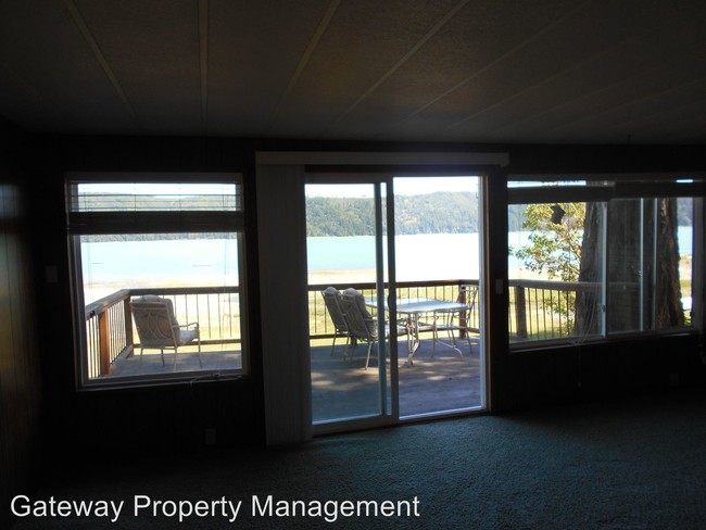 Building Photo - 33080 N US Highway 101