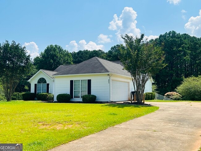 Building Photo - 210 Shamrock Way