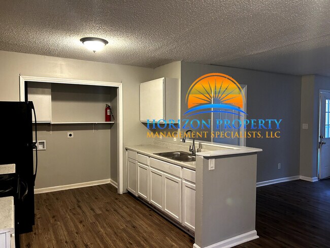 Foto del edificio - 4311 Chalet Cir NW