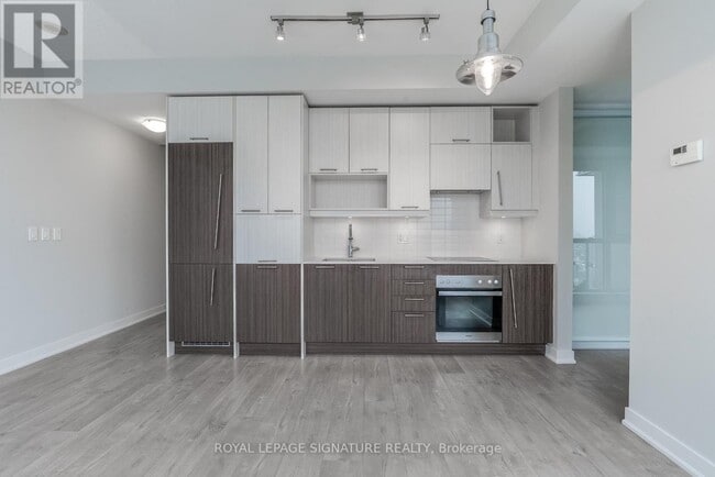 Photo du bâtiment - 199 Richmond St W