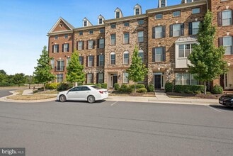 Building Photo - 43176 Witham Square