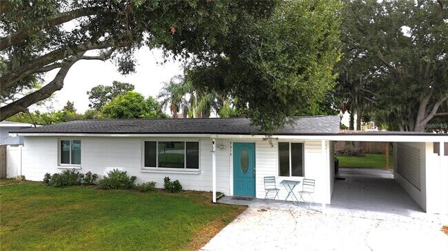 Building Photo - 9616 Pineridge Ave