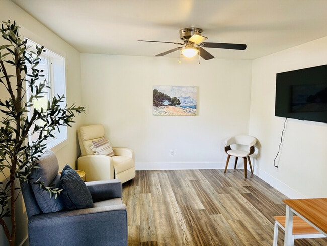 Building Photo - 403 Cedar Lane Rd