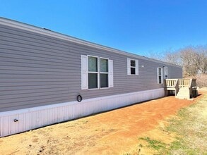 Building Photo - 310 Jones Cir