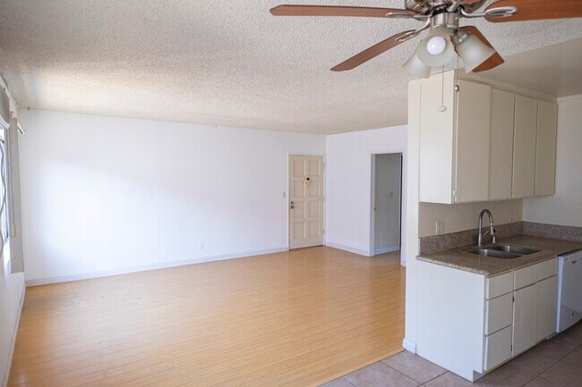 Building Photo - 3847 Tilden Ave