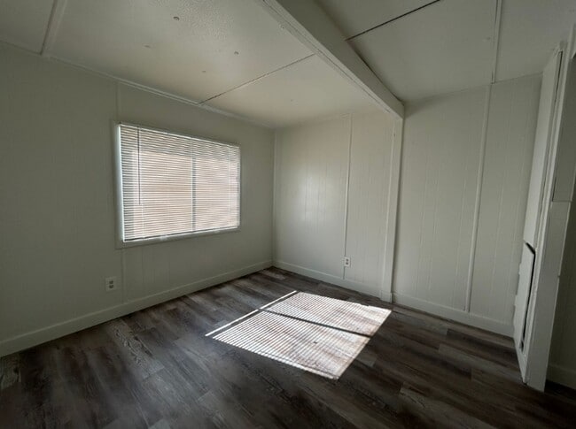 Building Photo - 500 S Main St